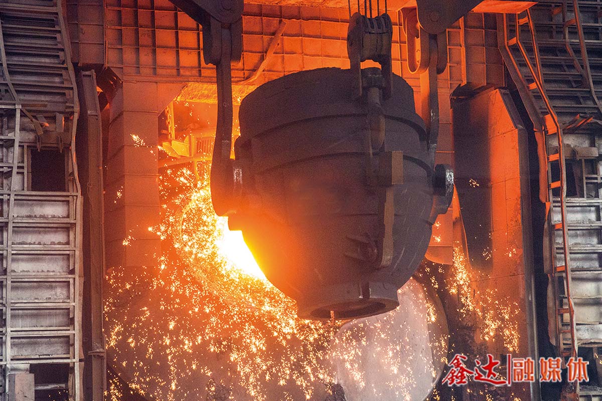 掛帥賽馬丨擋火門改造、中間包提溫，煉鋼廠齊心摳效益！